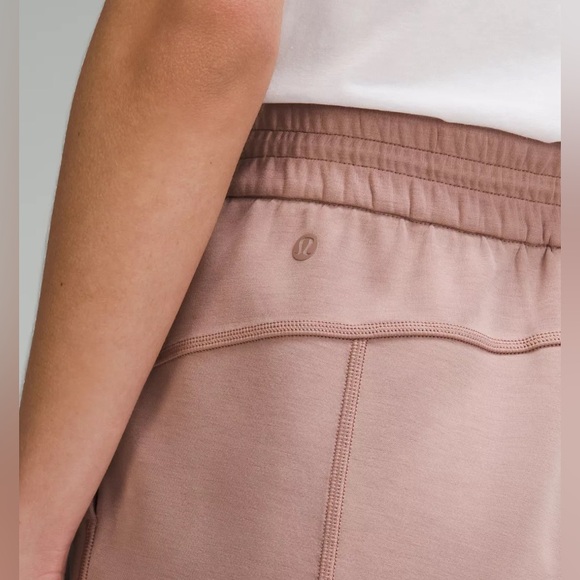 Lululemon Softstreme High-Rise Short 4" NWT Size4 - Picture 5 of 12